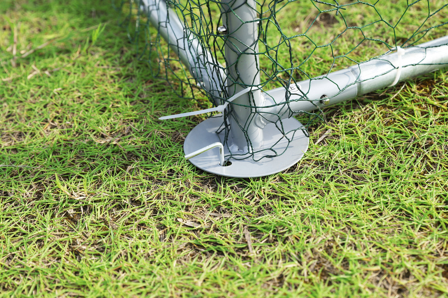 Large Metal Chicken Coop Upgrade: Sturdy Steel Wire Net Cage with Waterproof Oxford Cloth, UV Protection - 9.2'W x 6.2'L x 6.5'H