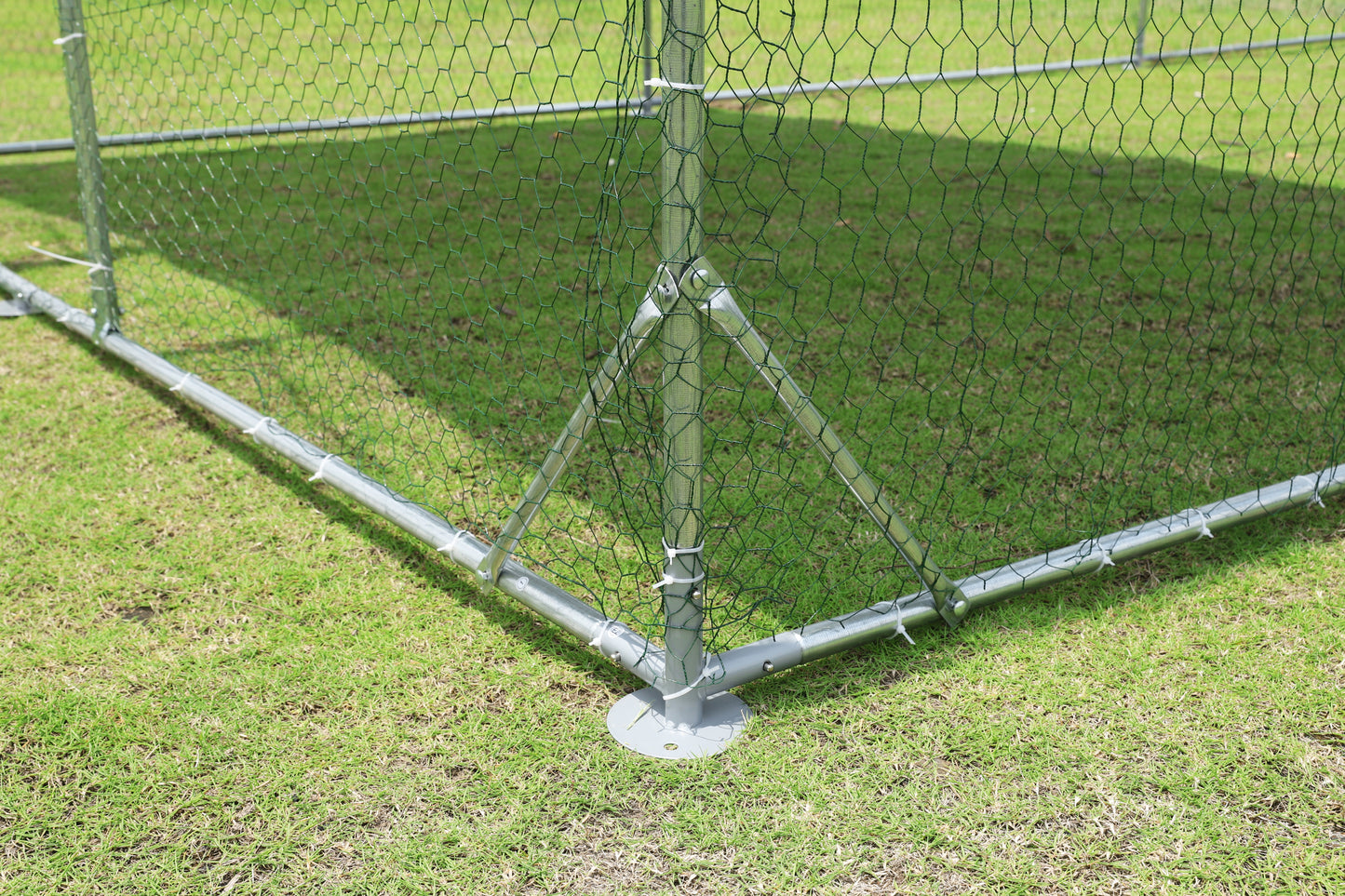 Large Metal Chicken Coop Upgrade: Sturdy Steel Wire Net Cage with Waterproof Oxford Cloth, UV Protection - 9.2'W x 6.2'L x 6.5'H