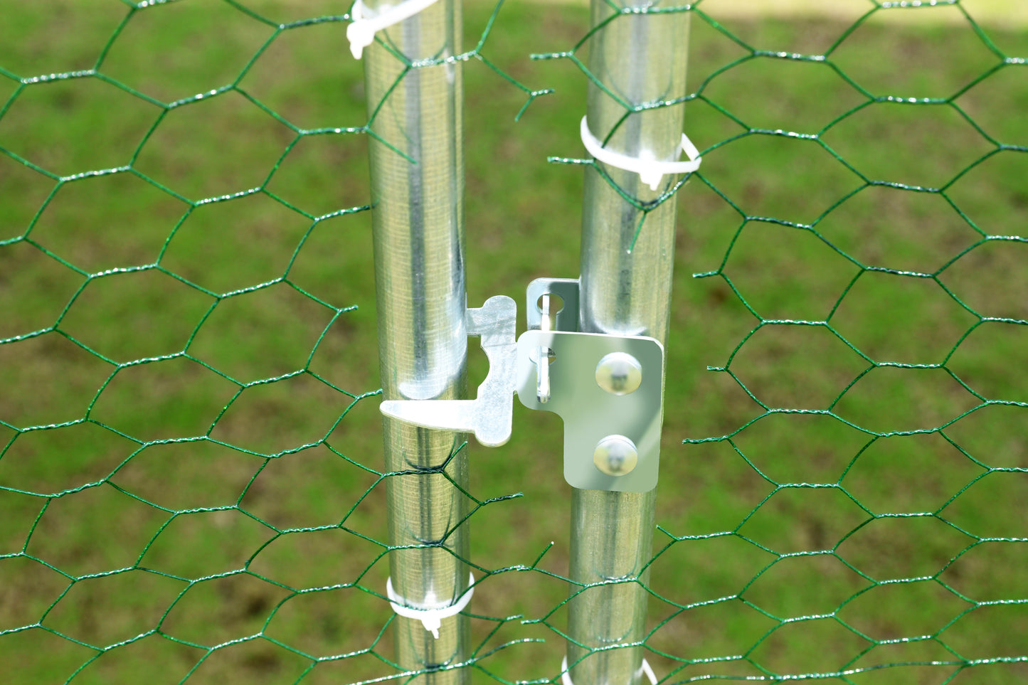 Large Metal Chicken Coop Upgrade: Sturdy Steel Wire Net Cage with Waterproof Oxford Cloth, UV Protection - 9.2'W x 6.2'L x 6.5'H