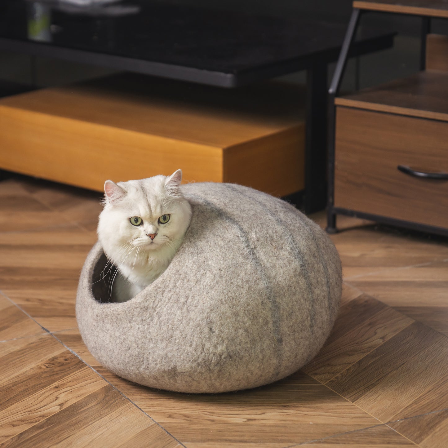 Handmade Wool Cat Cave Bed with Mouse Toy - Cozy and Comfortable Sleeping Space for Your Feline Companion - Available in Various Sizes and Colors